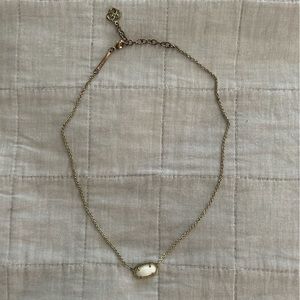 KENDRA SCOTT Elisa Pendant Necklace in Ivory Pearl
